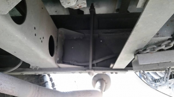 รถอีซูซุ 10 ล้อ หลังถนน FVM 32 M - R  195 แรงม้า. ปี 38  สนใจติดต่อ  081 - 6079515