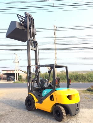 ขายรถยก ติดฮิ๊งงากระดกคว่ำหงายได้ KOMATSU รุ่น 16 ยก2.5ตัน สูง 4.75 เมตร รุ่นล่าสุด 390,000 บาท 094-4267888 จะเด็ด