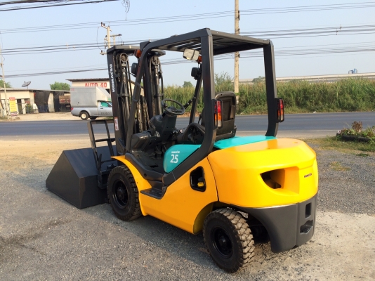 ขายรถยก ติดฮิ๊งงากระดกคว่ำหงายได้ KOMATSU รุ่น 16 ยก2.5ตัน สูง 4.75 เมตร รุ่นล่าสุด 390,000 บาท 094-4267888 จะเด็ด