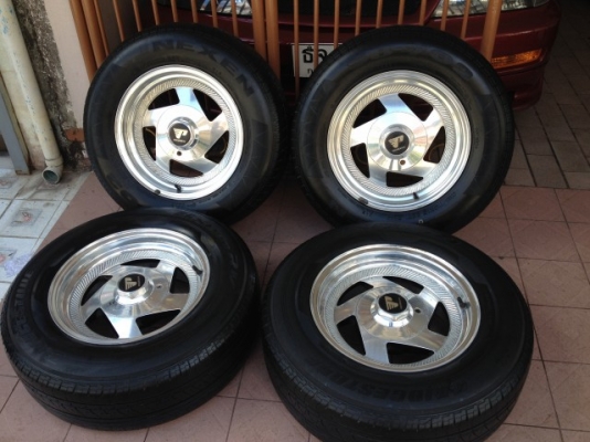 ล้ออเมริกาเเท้ๆครับขอบ15 กว้าง7นิ้ว5รู127เก่าญี่ปุ่นสภาพสวย