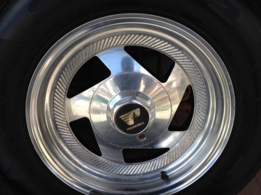 ล้ออเมริกาเเท้ๆครับขอบ15 กว้าง7นิ้ว5รู127เก่าญี่ปุ่นสภาพสวย