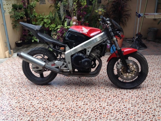 จัดไป35000.- CBR250 สี่สูบ แต่งสตั้น จัดไป35000.- CBR250 สี่สูบ แต่งสตั้น