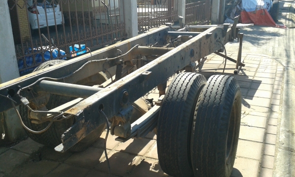 ขายแชสซี NKR พร้อมเสื้อเพลาและล้อยาง เหมาะทำเทลเลอร์