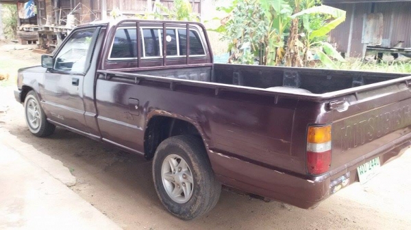 ขายรถพร้อมใช้งาน  เเอร์เย็น  พวงมาลัยเพาเวอร์   ล้อเเม็ค  ยางดีพอด้าย  ซีดีเพลงเพราะ