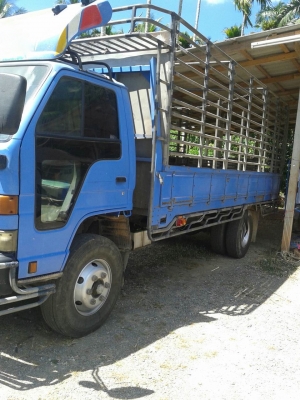 รถอีซูซุ 6 ล้อ รั้ว ( ไม่ดั้ม )  135 แรงม้า. ปี 48  ( รถประกอบ. )    สนใจติดต่อ  081 - 6079515