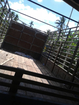 รถอีซูซุ 6 ล้อ รั้ว ( ไม่ดั้ม )  135 แรงม้า. ปี 48  ( รถประกอบ. )    สนใจติดต่อ  081 - 6079515