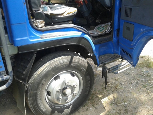 รถอีซูซุ 6 ล้อ รั้ว ( ไม่ดั้ม )  135 แรงม้า. ปี 48  ( รถประกอบ. )    สนใจติดต่อ  081 - 6079515