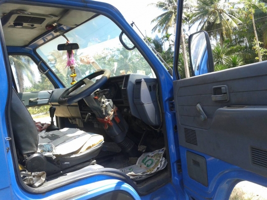 รถอีซูซุ 6 ล้อ รั้ว ( ไม่ดั้ม )  135 แรงม้า. ปี 48  ( รถประกอบ. )    สนใจติดต่อ  081 - 6079515