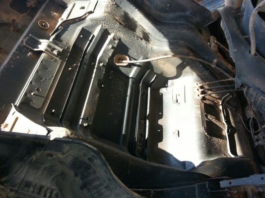 รถอีซูซุ 10 ล้อดั้ม 210 แรงม้า. ปี 37   สนใจติดต่อ  081 - 6079515