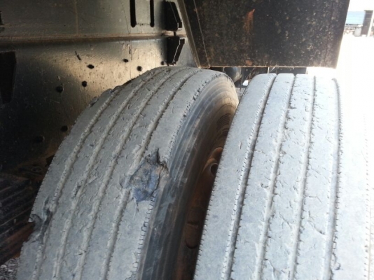 รถอีซูซุ 10 ล้อดั้ม 210 แรงม้า. ปี 37   สนใจติดต่อ  081 - 6079515