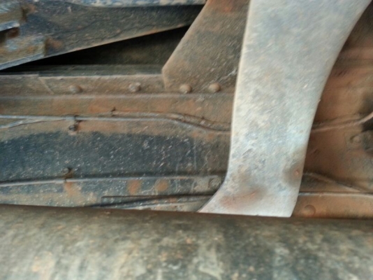 รถอีซูซุ 10 ล้อดั้ม 210 แรงม้า. ปี 37   สนใจติดต่อ  081 - 6079515