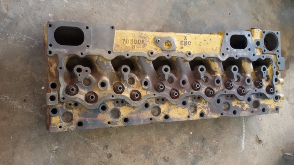 ฝาสูบ  CAT 966F II สภาพดี  093-891-0141