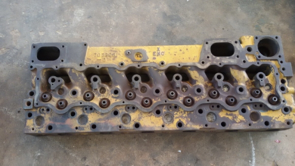 ฝาสูบ  CAT 966F II สภาพดี  093-891-0141