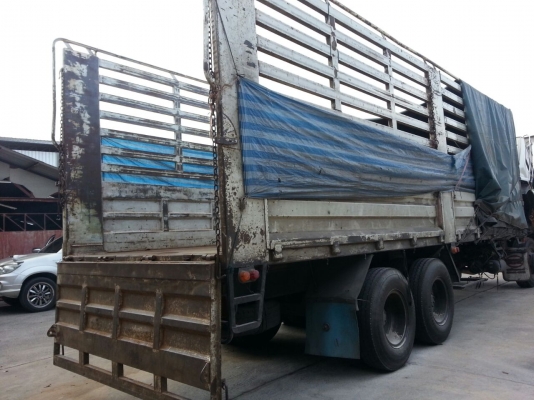 รถอีซูซุ 10 ล้อ หลังถนน FVM 230 แรงม้า. ปี 47    สนใจติดต่อ  081 - 6079515