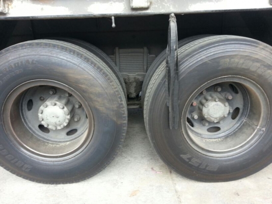 รถอีซูซุ 10 ล้อ หลังถนน FVM 230 แรงม้า. ปี 47    สนใจติดต่อ  081 - 6079515