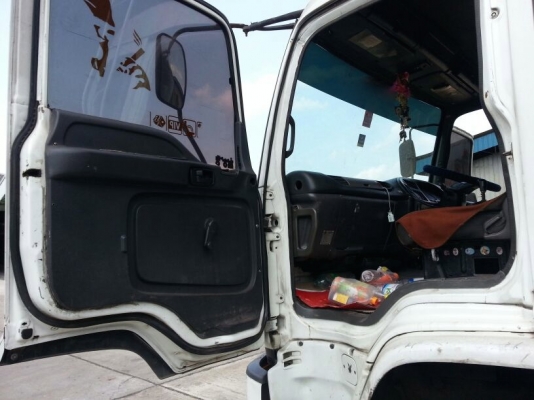 รถอีซูซุ 10 ล้อ หลังถนน FVM 230 แรงม้า. ปี 47    สนใจติดต่อ  081 - 6079515