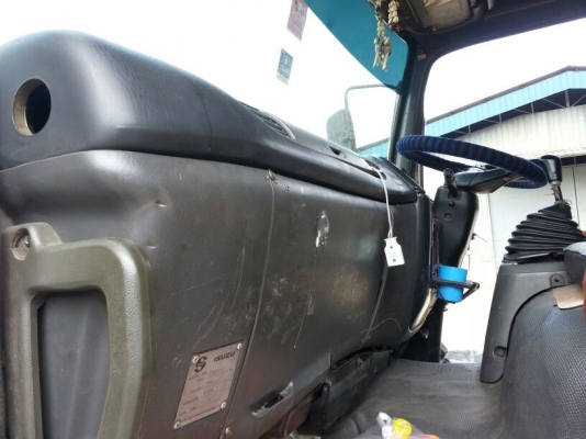 รถอีซูซุ 10 ล้อ หลังถนน FVM 230 แรงม้า. ปี 47    สนใจติดต่อ  081 - 6079515