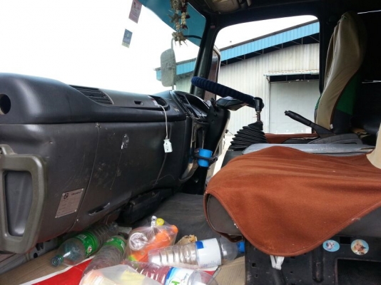 รถอีซูซุ 10 ล้อ หลังถนน FVM 230 แรงม้า. ปี 47    สนใจติดต่อ  081 - 6079515