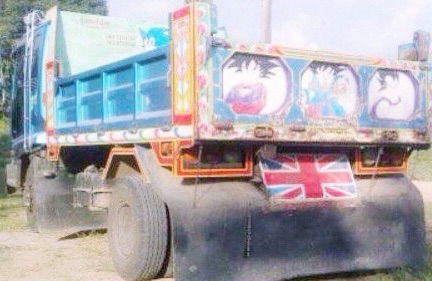 ISUZU DECA 195 HP 6HE1 หกล้อดั๊มพ์ กระบะดั๊มพ์เหล็ก 5 ตันความยาว 3.60 เมตรสภาพสวยๆพร้อมบรรทุกหนักได้เลยครับ เครื่องแรงดีไม่มีเยิ้ม ภายในเก๋งคอนโซลสวยครบ แอร์เย็น พวงมาลัยเพาเวอร์ ระบบเบรคทริ๊ปฟี้ครบครัน ช่วงล่างแน่นคัชซีสวยเดิม ยาง 8.25 ขอบ 16 สภาพดี 75\%