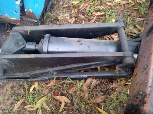 กระบอกดั้มรถสิบล้อพร้อมปั้มปั่นแถมเกียร์ฝากดั้วยครับ