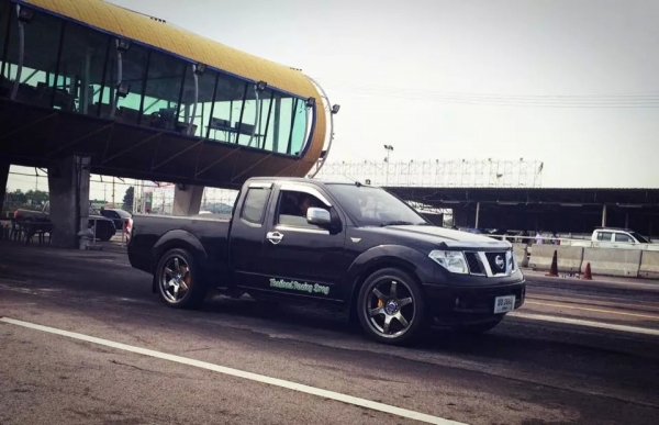 ขายแม็กขอบ 22 พร้อมยางตรงรุ่นนาวาร่า ขายตามสภาพใช้งานได้ปกติ  ราคาถูก