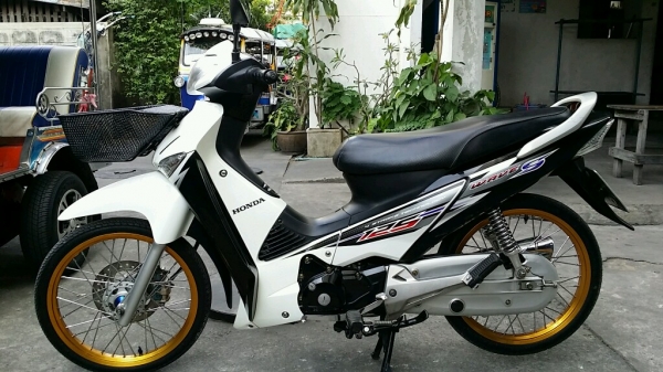 ขาย WAVE 125 i สตาร์ทมือ ปี54 ท่อดำมือแรก เครื่องดี หัวฉีด สีสวย ไม่มีควันขาว ภาษี 58 มีบริการส่งคิดตามระยะทาง ดูรถพระราม 3 ขาย WAVE 125 i สตาร์ทมือ ปี54 ท่อดำมือแรก เครื่องดี หัวฉีด สีสวย ไม่มีควันขาว ภาษี 58 มีบริการส่งคิดตามระยะทาง ดูรถพระราม 3