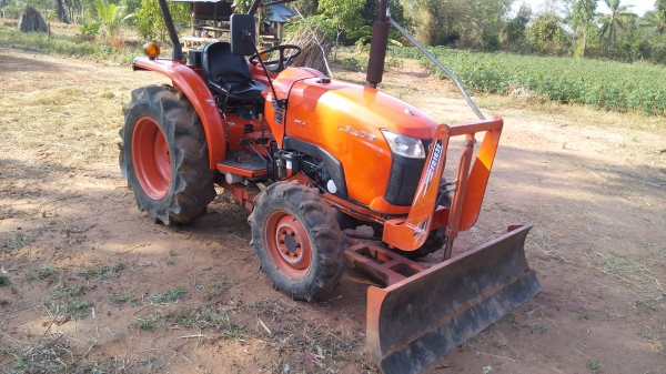ขายรถไถคูโบต้า L3608 มีใบมีดดันดินผาล6/22พร้อมใช้งานครับ