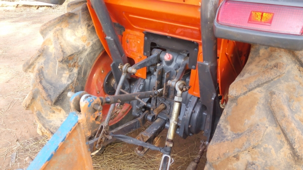 ขายรถไถคูโบต้า L3608 มีใบมีดดันดินผาล6/22พร้อมใช้งานครับ