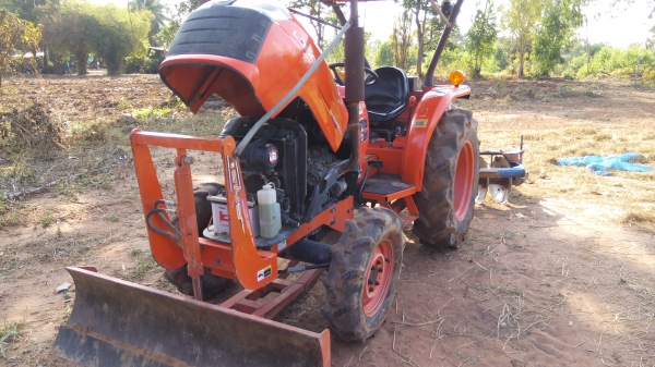 ขายรถไถคูโบต้า L3608 มีใบมีดดันดินผาล6/22พร้อมใช้งานครับ
