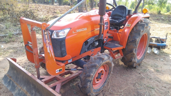 ขายรถไถคูโบต้า L3608 มีใบมีดดันดินผาล6/22พร้อมใช้งานครับ