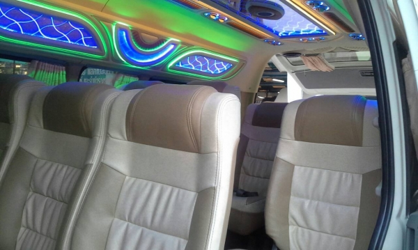 ขายด่วนๆค่ะ ยี่ห้อ : TOYOTA ปี : 2009 รุ่น : HIACE สี : ขาว โฉม : COMMUTER ปี 2009  เกียร์ : MT รุ่นย่อย : 2.7 VVT-i เครื่องยนต์ : เบนซิน,NGV,  ราคา 690,000 บาท โทร คุณตันหยง 0922726669