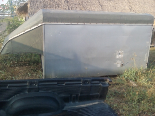 หลังคาทรงสูงใส่รถกะบะ ตอยเดียว เดิมเป็นของ isuzu ใส่ได้ทุกรุ่นละครับ  ช่างบอกมา แต่งนิดหน่อยเข้าได้เลย