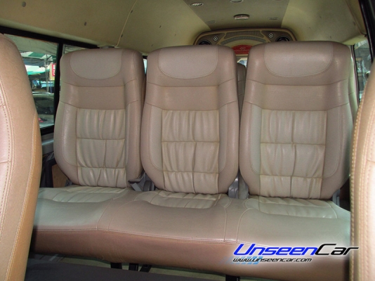 ขายด่วนๆค่ะ ยี่ห้อ : TOYOTA ปี : 2006 รุ่น : HIACE สี : เทา โฉม : COMMUTER D4D  ปี 2006  เกียร์ : MT รุ่นย่อย : 2.5 GL เครื่องยนต์ : ดีเซล, 2500 cc. ราคา 592,000 บาท  โทร คุณตันหยง 0922726669