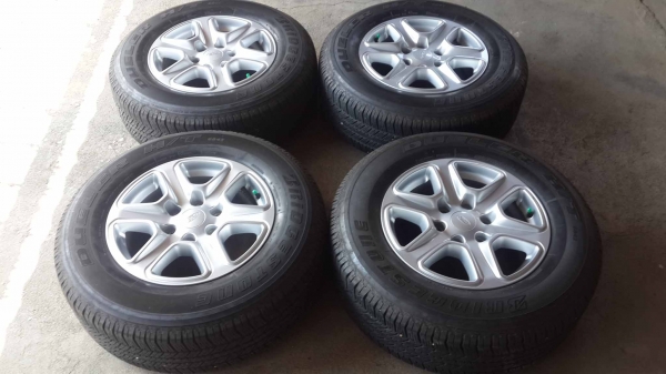 ขายล้อแม็ค Ford ranger ขอบ 17 พร้อมยางบริสโตน ปี 12 / 4 วง สภาพสวยๆครับ