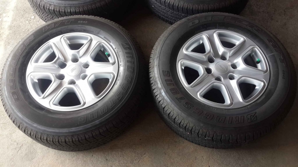 ขายล้อแม็ค Ford ranger ขอบ 17 พร้อมยางบริสโตน ปี 12 / 4 วง สภาพสวยๆครับ