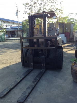 +++ ขายโฟล์คลิฟท์  TOYOTA FD40  ขนาด  4  ตัน  (รถนอก)  เครื่องยนต์ดีเซล  เสา  3  เมตร   งา 1,300  มม.   เกียร์ธรรมดา   ล้อหน้าคู่  ยางลม