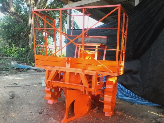 ขายเครื่องปลูดอ้อยยี่ห้อกลกิจบ้านโป้งราชบุรีสภาพใช้งานได้เลย