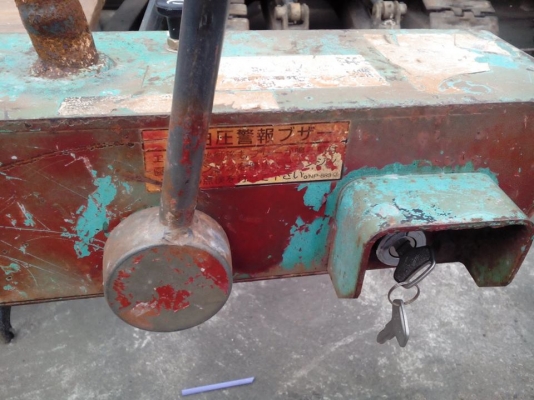 ขายรถบดเดินตามเครื่องยนต์ดีเซล สตาร์ทกุญเเจ สภาพพร้อมใช้