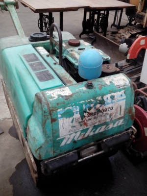 ขายรถบดเดินตามเครื่องยนต์ดีเซล สตาร์ทกุญเเจ สภาพพร้อมใช้