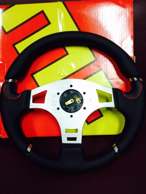 พวงมาลัย momo งานสวยหนังนิ้มมาก