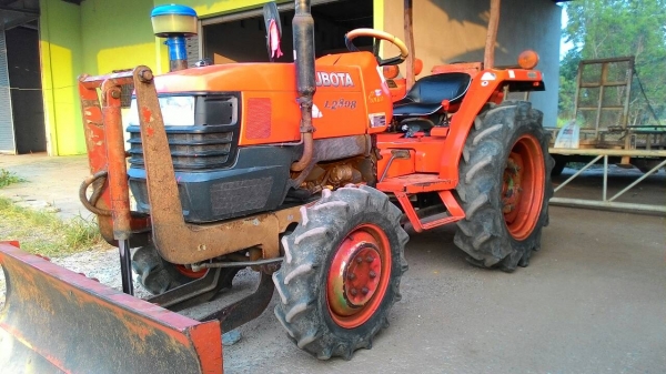 ขายรถไถ KUBOTA L2808 รถสภาพเดิมๆไม่ได้ทำสีใหม่