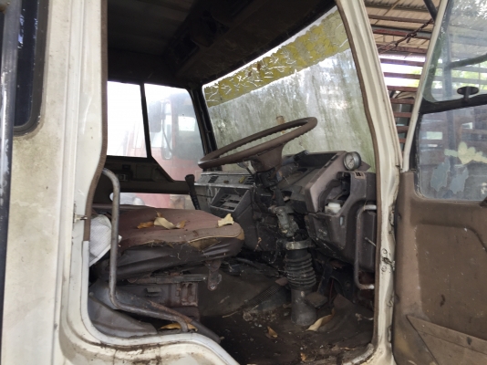 6ล้อติดเครน..150 แรง(รถจอดฝุ่นจับหนูทำรัง) HINO KR360 กระบะเหล็ก วางหัวฟูโซ่..เครน3ตันไม่สมบูรณ์...