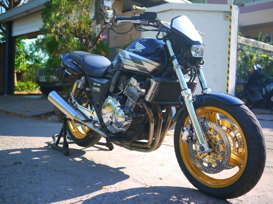 ขาย Superfour พร้อมทะเบียนแท้ๆ แต่งสตั้น เครื่องสดๆ สีใหม่ ท้ายแต่ง กันล้ม ระบบไฟสมบูรณ์