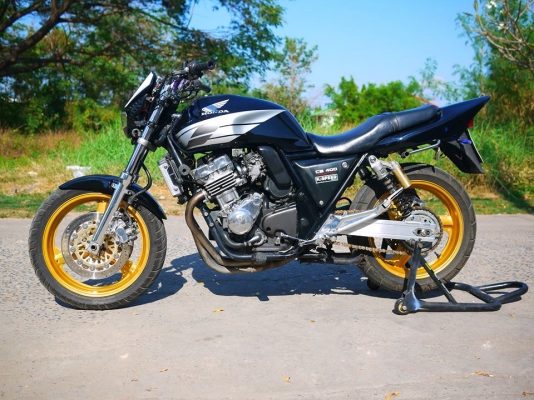 ขาย Superfour พร้อมทะเบียนแท้ๆ แต่งสตั้น เครื่องสดๆ สีใหม่ ท้ายแต่ง กันล้ม ระบบไฟสมบูรณ์