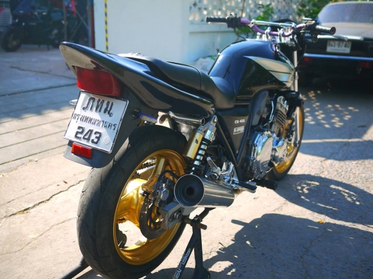 ขาย Superfour พร้อมทะเบียนแท้ๆ แต่งสตั้น เครื่องสดๆ สีใหม่ ท้ายแต่ง กันล้ม ระบบไฟสมบูรณ์