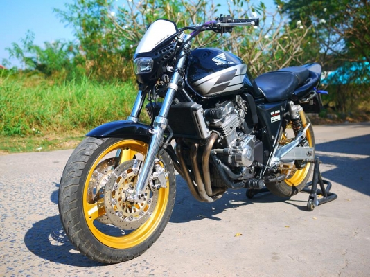 ขาย Superfour พร้อมทะเบียนแท้ๆ แต่งสตั้น เครื่องสดๆ สีใหม่ ท้ายแต่ง กันล้ม ระบบไฟสมบูรณ์