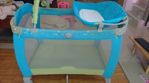 ขายรถเข็นเด็ก carmera lexar และเตียง เพเพ็น Garco