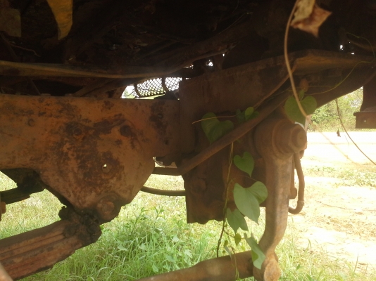 สิบล้อหน้ายาว2เพลา บรรทุกแมคโค