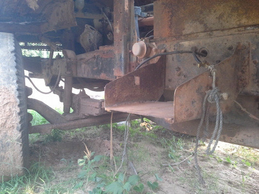 สิบล้อหน้ายาว2เพลา บรรทุกแมคโค