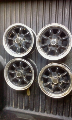 ต้องการขายแม็กซ์ลายกล้วย 13" กว้าง 6" รู 114 ไม่มียาง